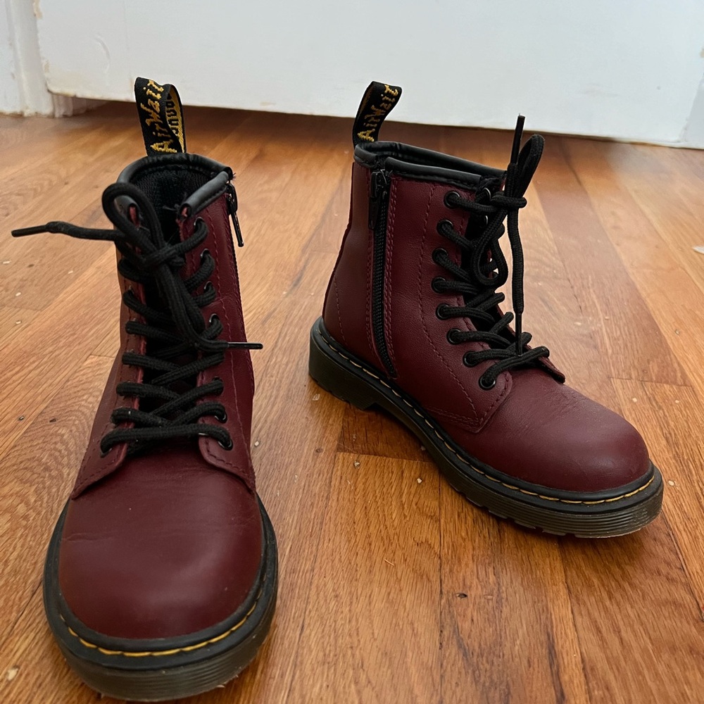 dr Martens kids - cherry red Junior 1460 softy T leather lace up boots.